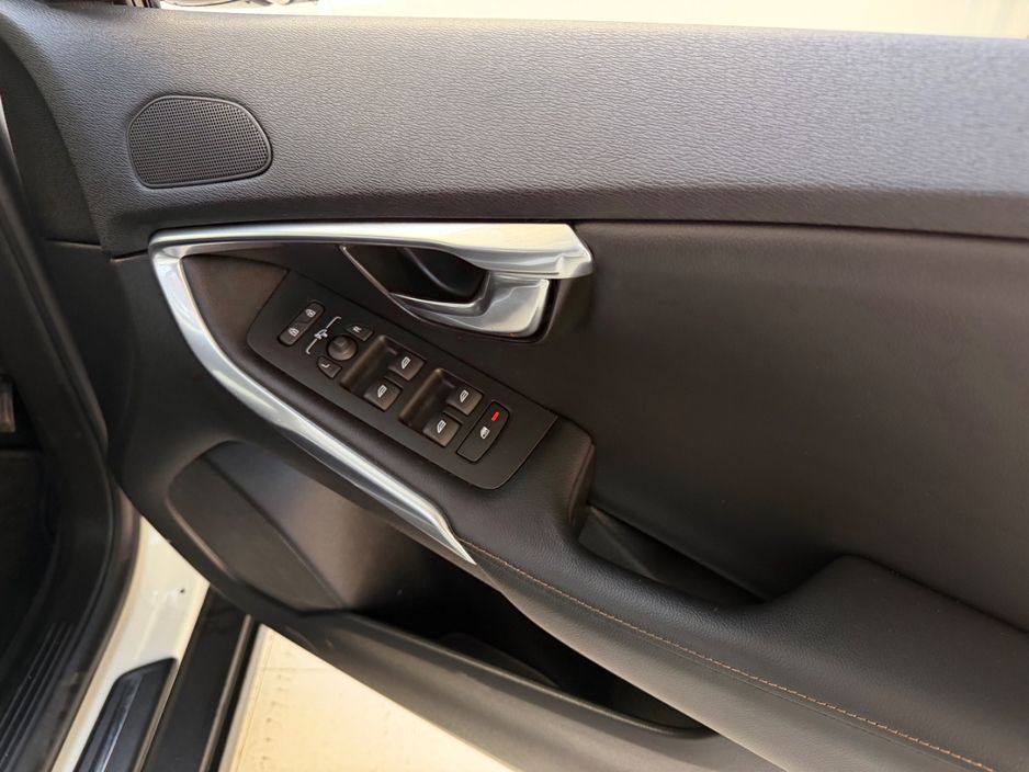 2017 Volvo V40