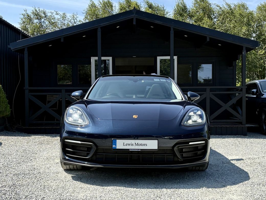 2022 Porsche Panamera