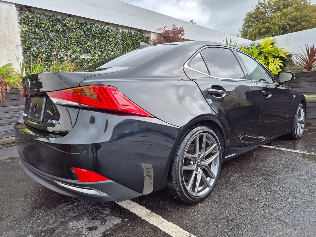 2020 Lexus IS 300h