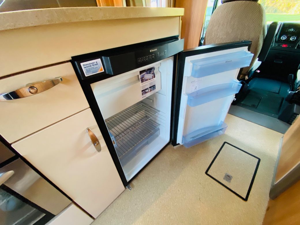 2014 SWIFT  SUNDANCE 584PR 4 BELT 4 BERTH R.H.D 