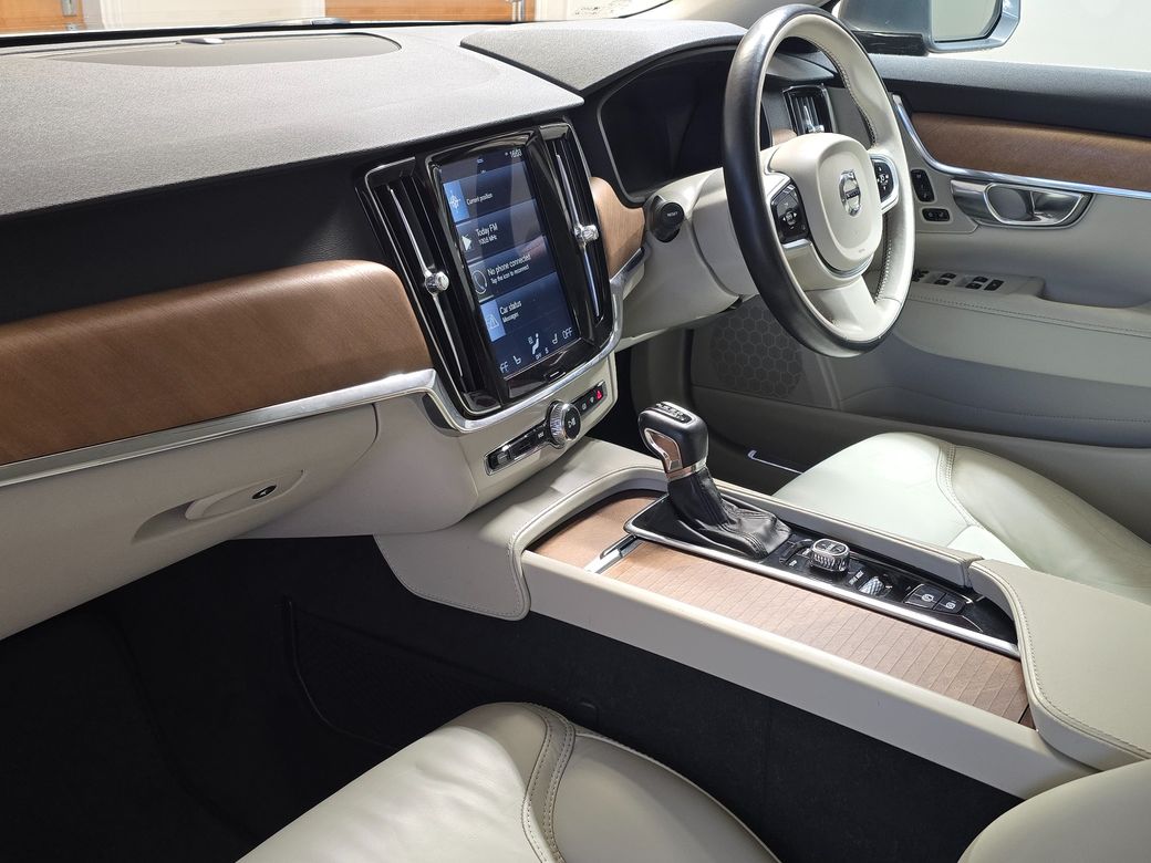 2016 Volvo S90