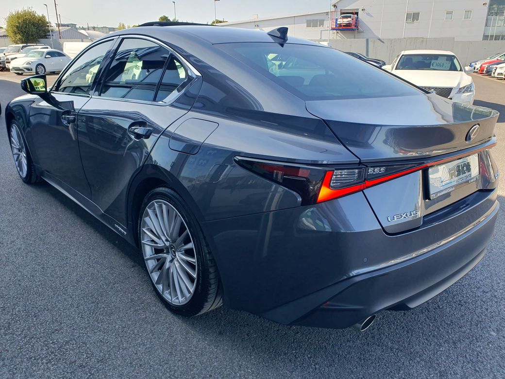2021 Lexus IS 300h