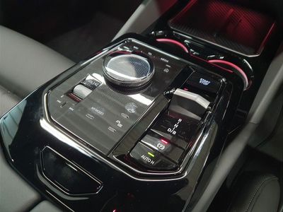 2025 BMW i5