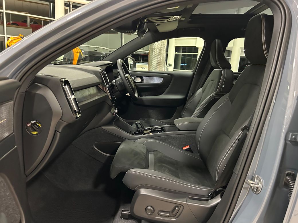 2023 Volvo XC40