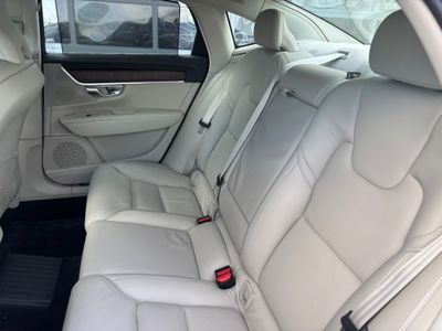 2022 Volvo S90
