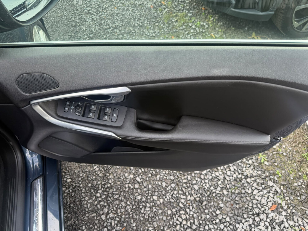 2019 Volvo V40