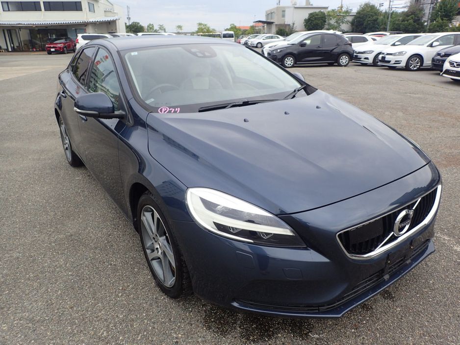 2019 Volvo V40