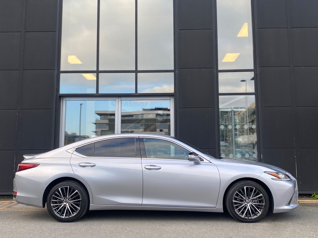 2023 Lexus ES 300h