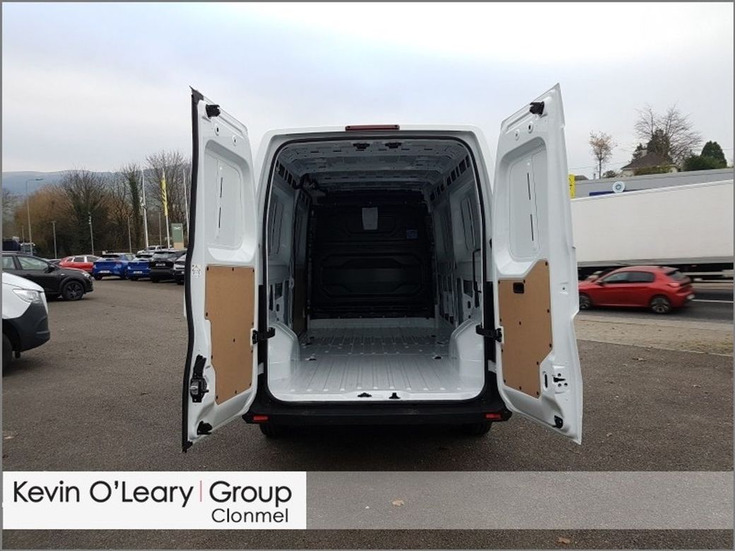 2025 Renault Master