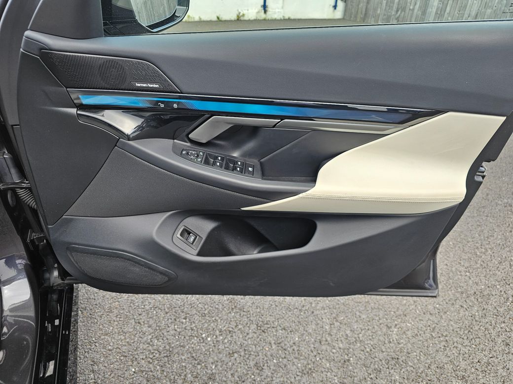 2025 BMW i5
