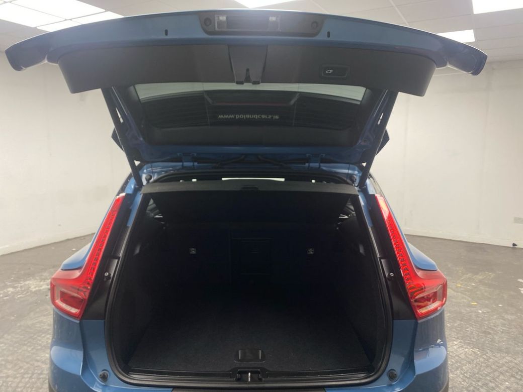 2023 Volvo XC40