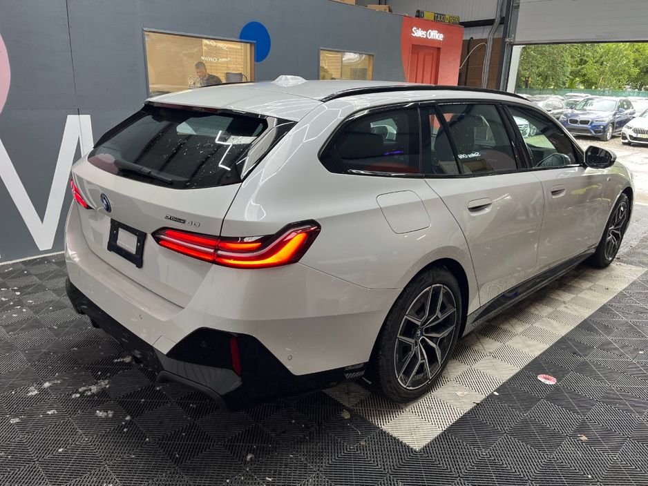 2025 BMW i5