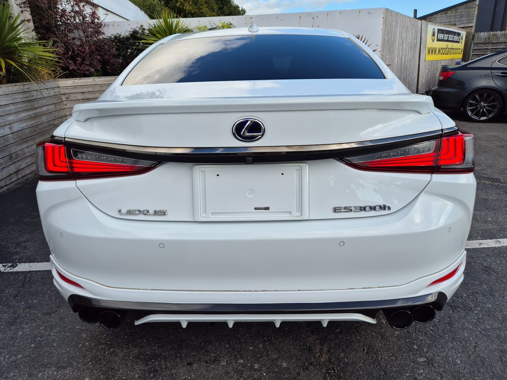2021 Lexus ES 300h