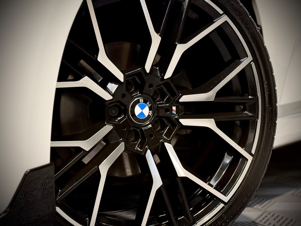 2023 BMW 320