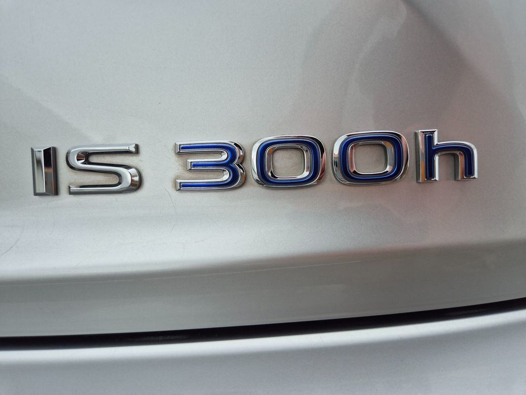 2020 Lexus IS 300h