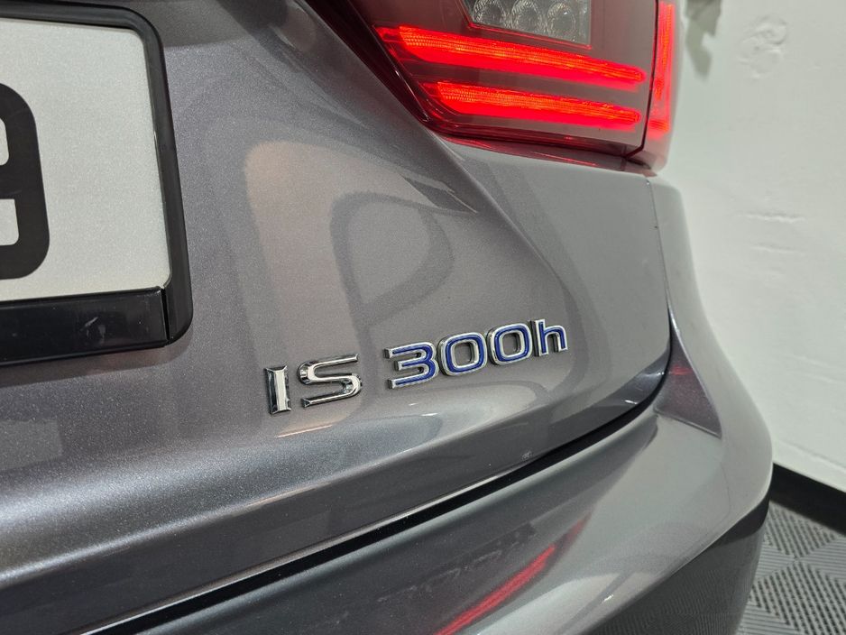2016 Lexus IS 300h