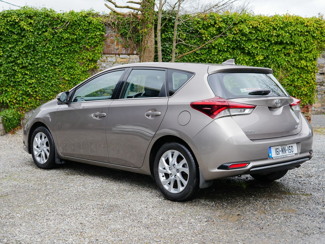 2016 Toyota Auris
