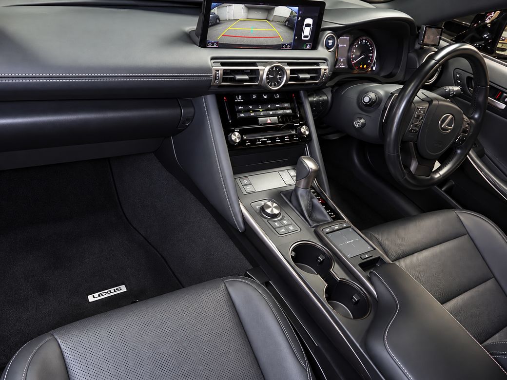 2022 Lexus IS 300h