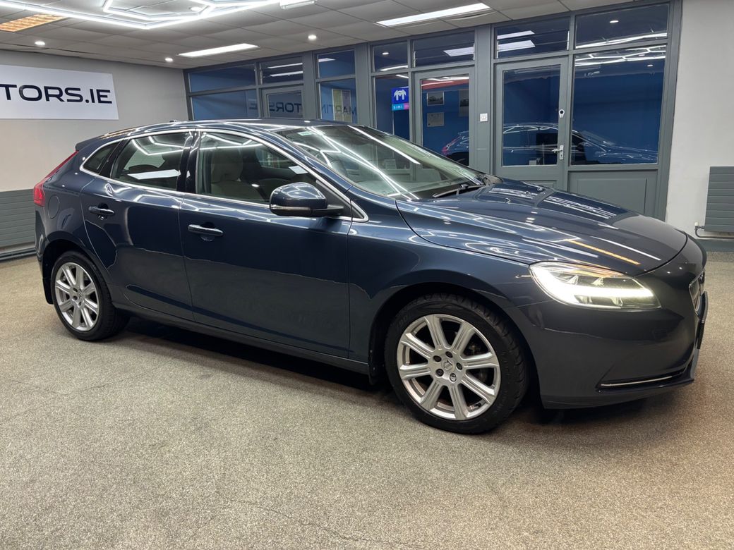 2017 Volvo V40