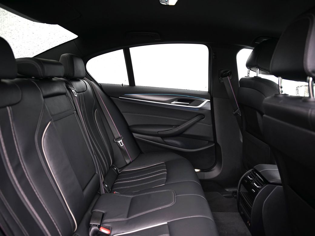 2022 BMW 530