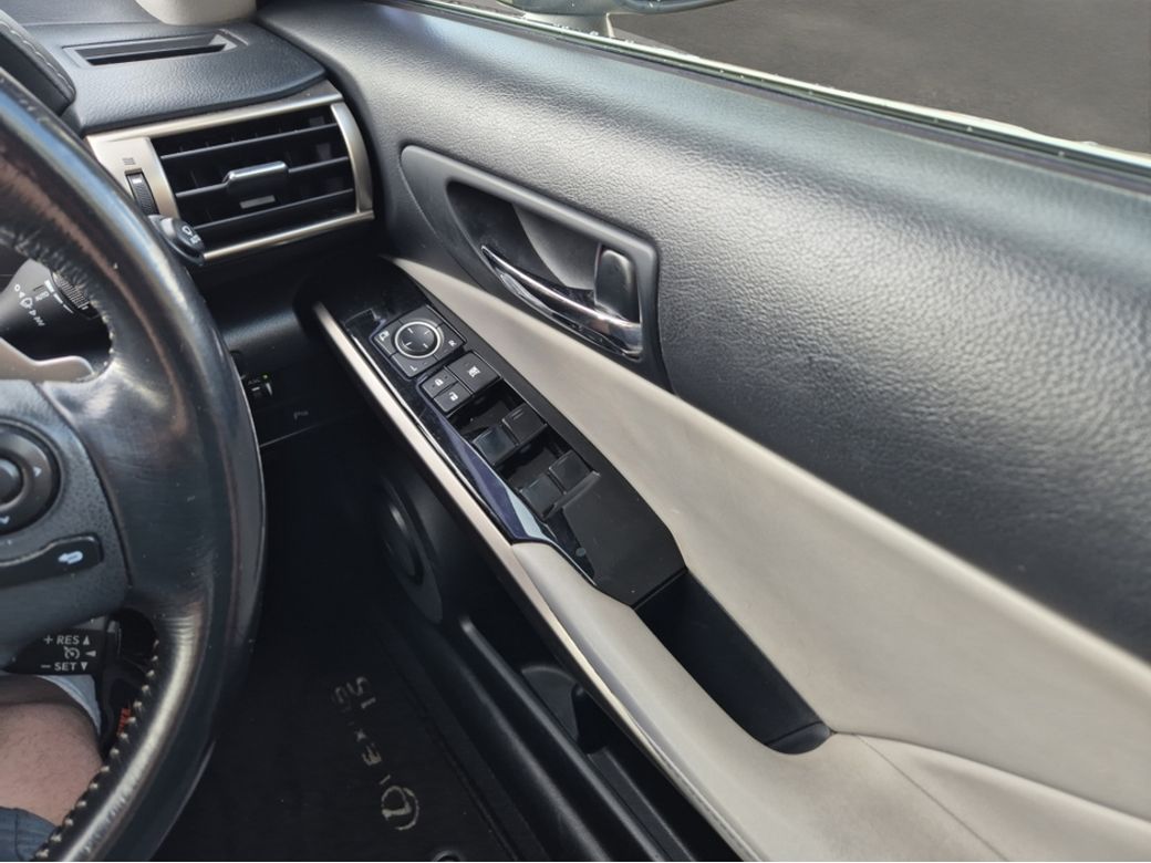 2015 Lexus IS 300h