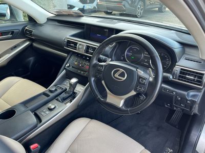 2018 Lexus IS 300h