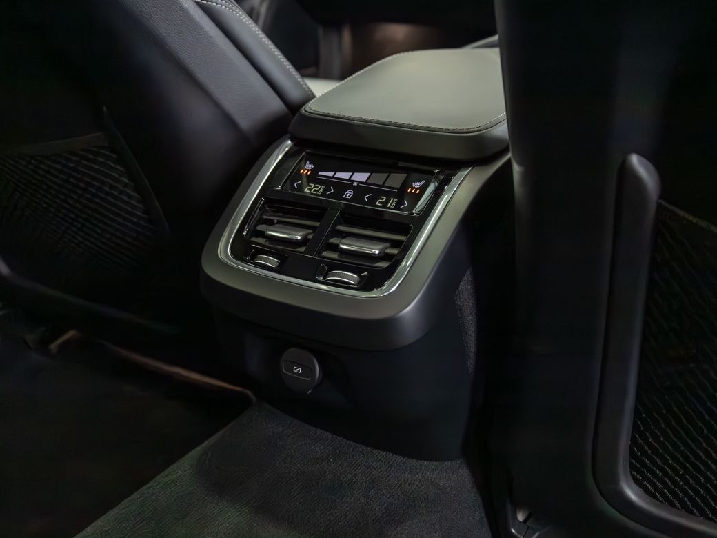 2021 Volvo S90
