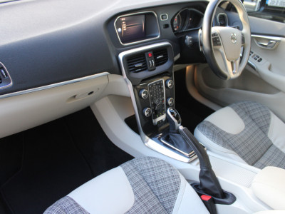 2018 Volvo V40