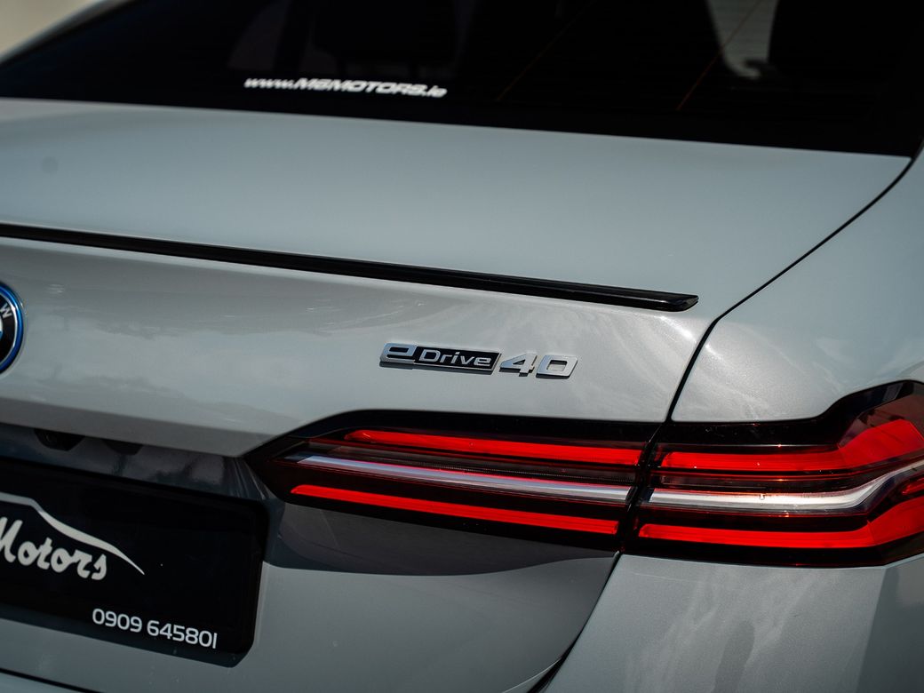 2024 BMW i5