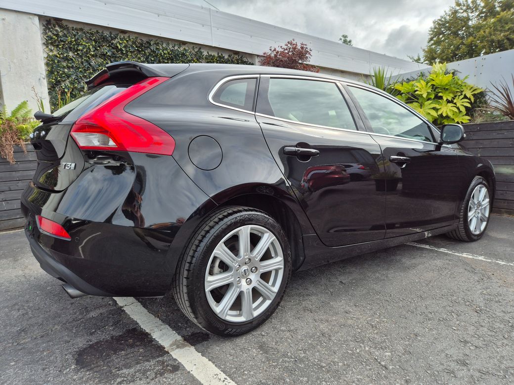 2018 Volvo V40