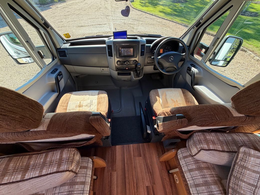 2010 AUTOSLEEPER  DEVON LOW PROFILE R.H.D AUTOMATIC 