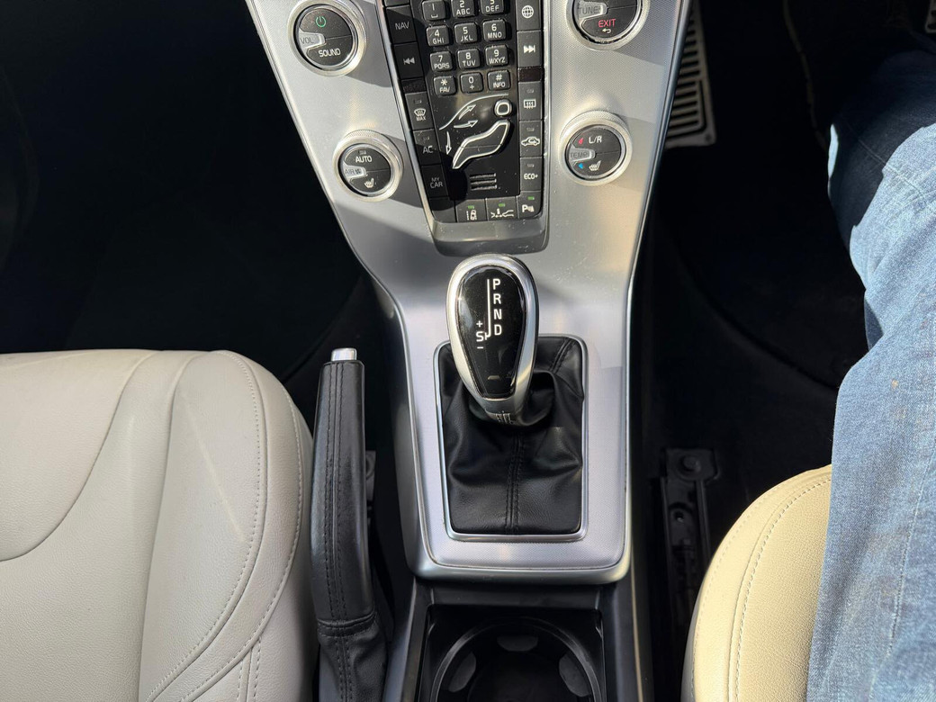 2017 Volvo V40