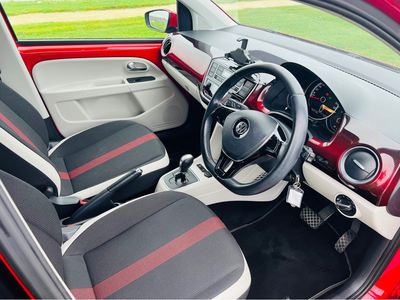 2017 Volkswagen up!