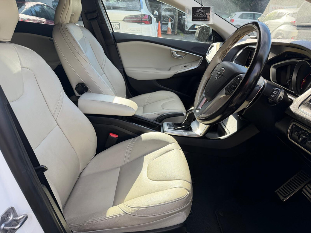 2017 Volvo V40
