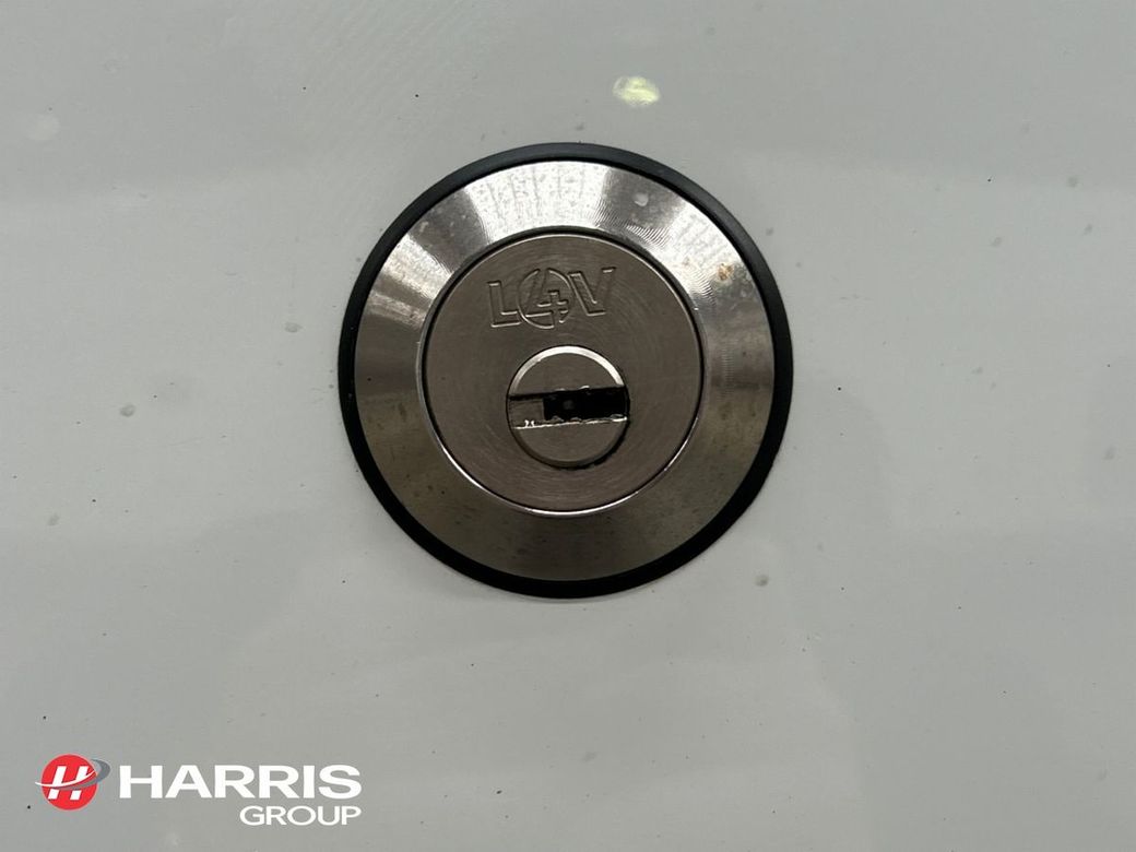 2025 White Maxus Deliver 7