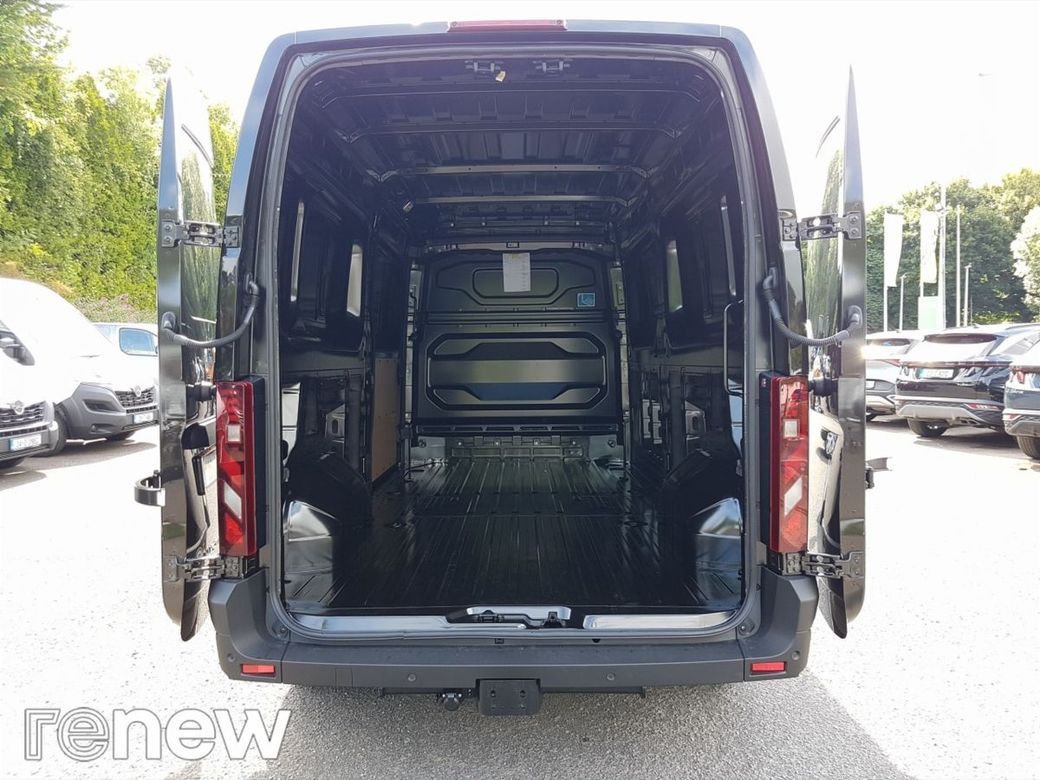 2025 Renault Master
