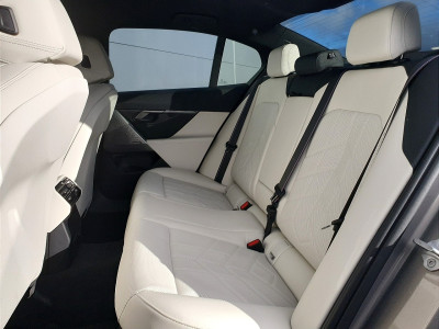2025 BMW 530