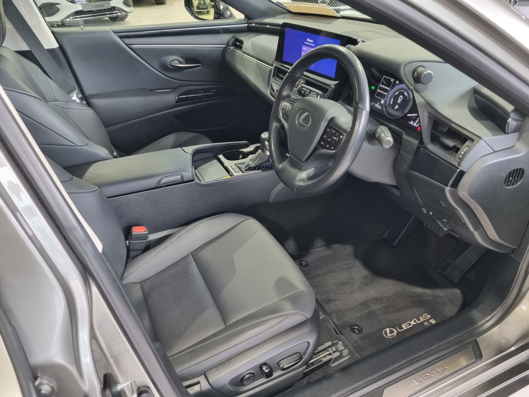 2023 Lexus ES 300h