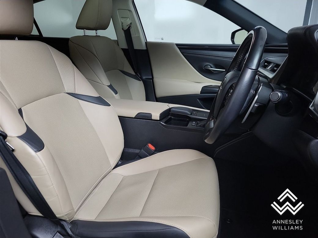 2021 Lexus ES 300h