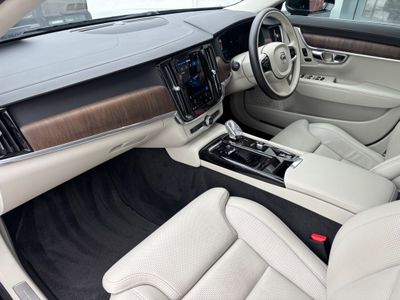 2022 Volvo S90