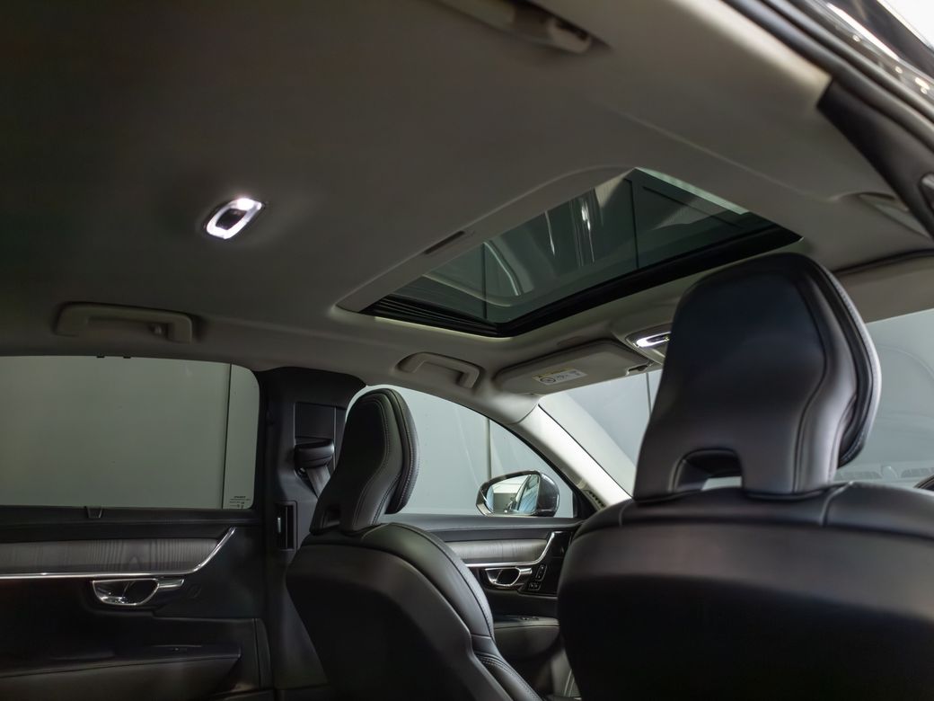 2021 Volvo S90