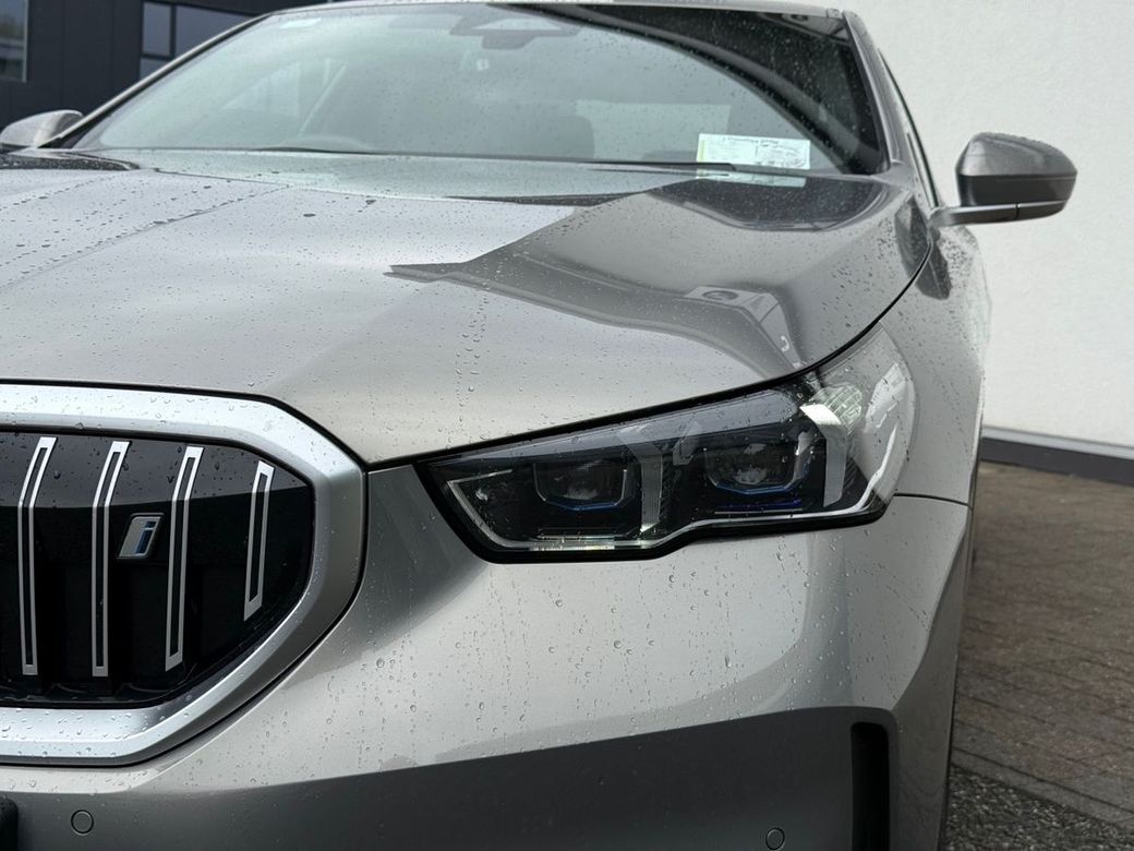 2025 BMW i5