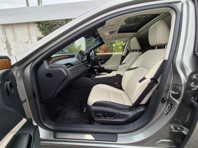 2023 Lexus ES 300h