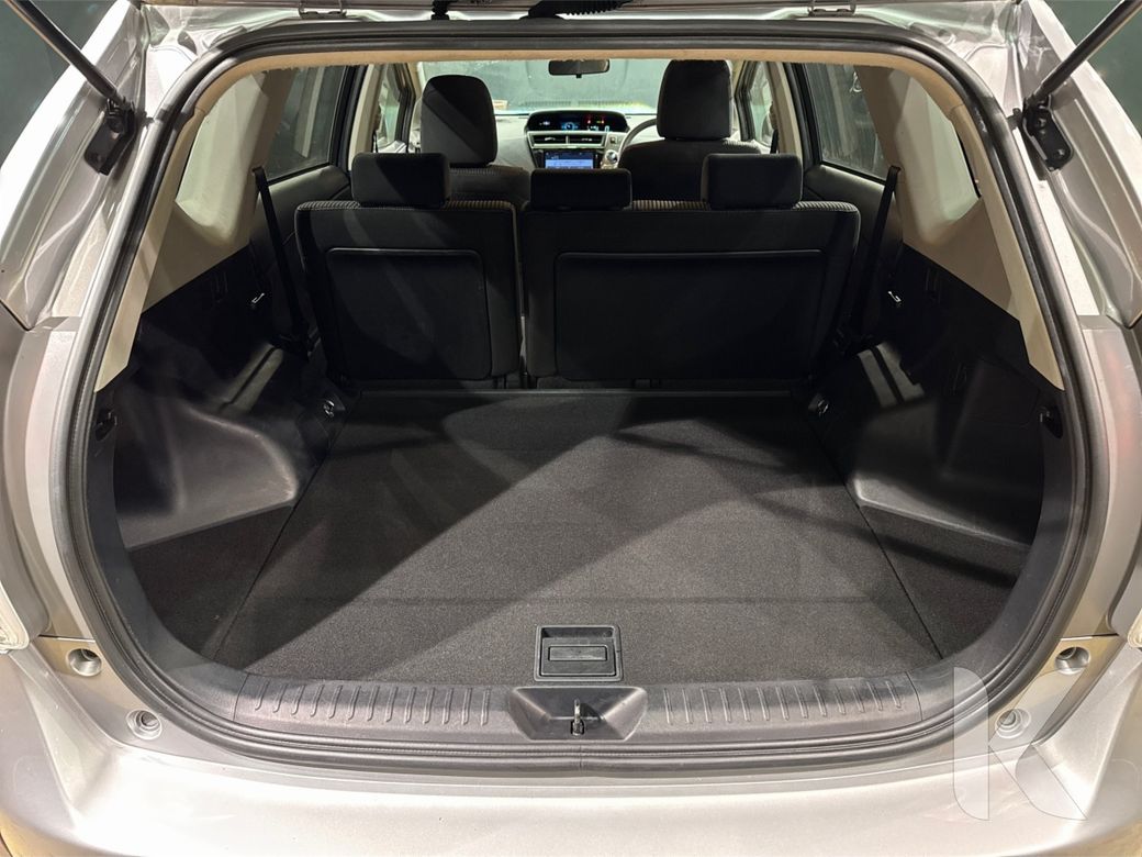 2020 Toyota Prius Alpha