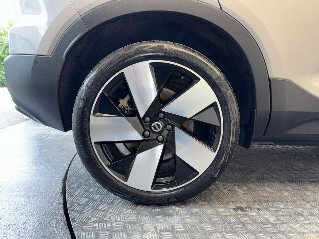 2023 Volvo XC40