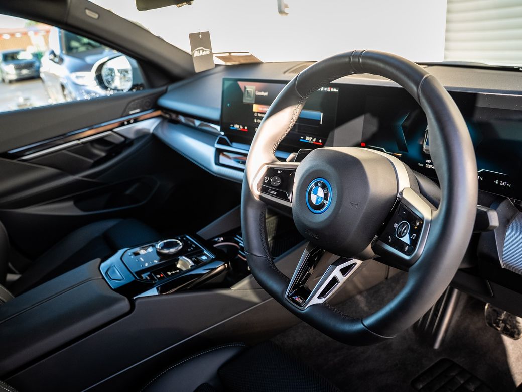2025 BMW i5