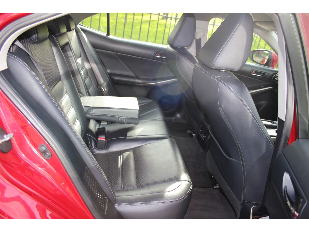 2015 Lexus IS 300h