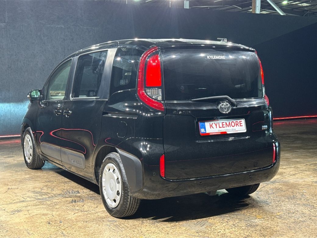 2023 Toyota Sienta