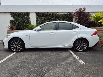 2017 Lexus IS 300h