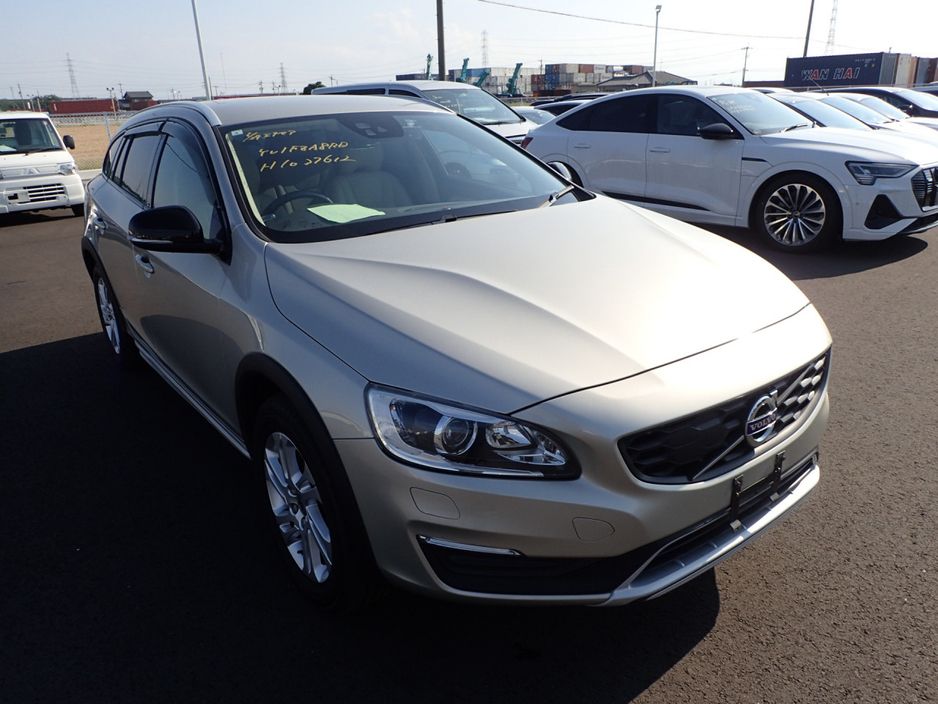 2017 Volvo V60 Cross Country